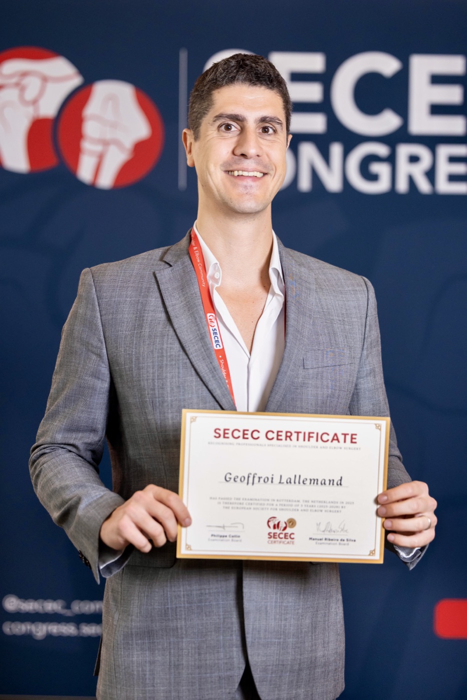 Dr Geoffroi Lallemand recevant sa certification SECEC